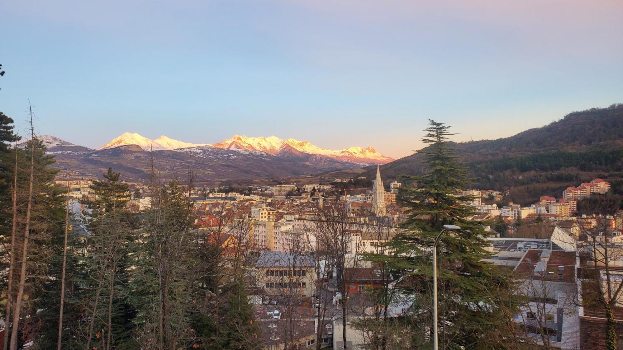 Spacieux T2 Avec Terrasse Et Vue Gap